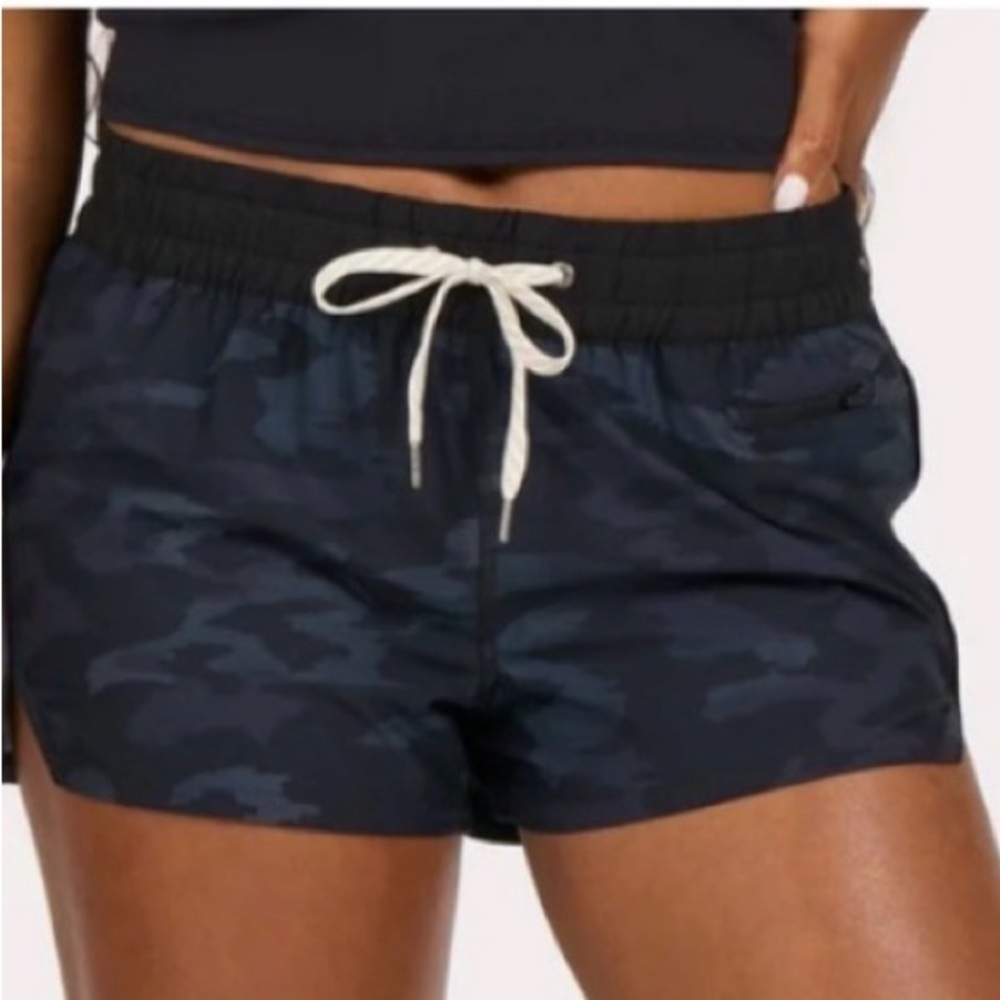 Vuori Women's Navy Camo Athletic Shorts NWOT